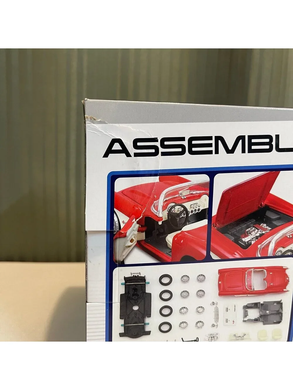 New - 1:24 1957 Chevrolet Corvette Maisto Assembly Line Die-Cast Metal Model Kit